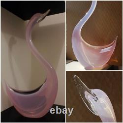 Oiseau sculptural en verre art opalescent rose signé par Elio Raffael magnifique