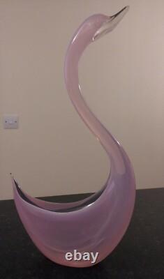 Oiseau sculptural en verre art opalescent rose signé par Elio Raffael magnifique