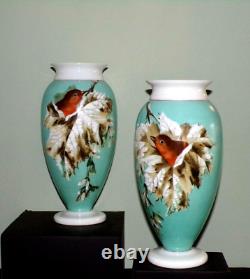 Paire Antique Décorative Vases En Verre Opaline Peint À La Main Robins Qualité 28 CM