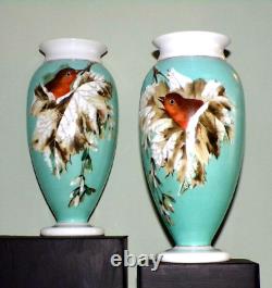 Paire Antique Décorative Vases En Verre Opaline Peint À La Main Robins Qualité 28 CM