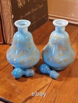 Paire d'anciennes bouteilles de parfum en verre opalin bleu de Moser de l'époque victorienne