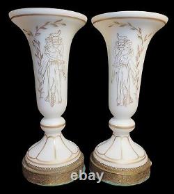 Paire de lampes de table en verre opalin néoclassique Art Déco antiques