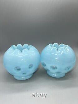 Paire de vases Fenton Baby Blue Coin Dot 3.5 Opalescent à bordure plissée intérieure en verre