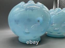 Paire de vases Fenton Baby Blue Coin Dot 3.5 Opalescent à bordure plissée intérieure en verre