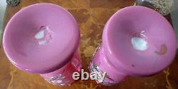 Paire de vases en verre opalin rose antique