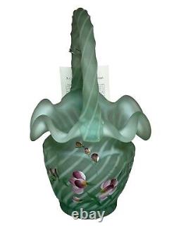 Panier en verre artistique à pois spiralés en satin opalin Fenton, peint à la main, avec tag, représentant des pois sucrés