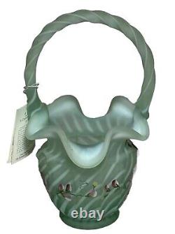 Panier en verre artistique à pois spiralés en satin opalin Fenton, peint à la main, avec tag, représentant des pois sucrés