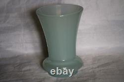 Petit vase en verre opaline bleu vintage des années 60 14cm 5.5in MCM