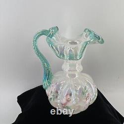 Pichet Melon en Opalescent Irisé Fenton Français avec Crête Verte signé L. Everson