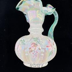 Pichet Melon en Opalescent Irisé Fenton Français avec Crête Verte signé L. Everson