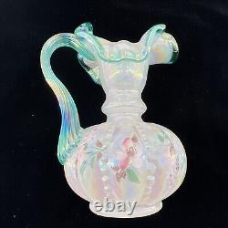 Pichet Melon en Opalescent Irisé Fenton Français avec Crête Verte signé L. Everson