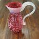 Pichet En Verre Fenton Art Cranberry Opalescent à Motif De Fougère