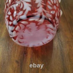 Pichet en verre Fenton Art Cranberry opalescent à motif de fougère