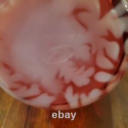 Pichet en verre Fenton Art Cranberry opalescent à motif de fougère