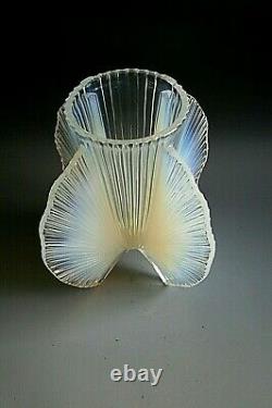 Pierre D’avesn Français Art Déco Opalescent Glass Vase C1930