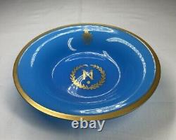 Plat Napoléon en verre opaline bleu français attribué à Baccarat avec dorure du 19ème siècle