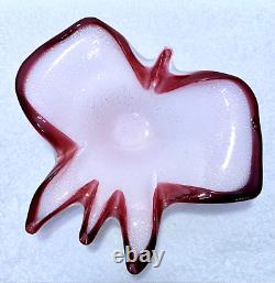 Plat en verre Bullicante Fratelli Toso en Opalescent Blanc Cranberry Papillon Murano