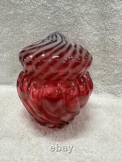 Pot à poudre en verre d'art Fenton Cranberry Opalescent à motif en spirale et cœur vintage