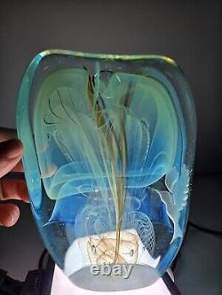 Presse-papier en verre artistique Bill Slade bleu signé daté oiseau opalescent