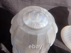 Quatre abat-jours en verre opalin vaseline Art Déco français antique