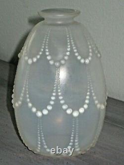 R. Lalique René Lalique France Vase Opalescent Perles 1925 Circa