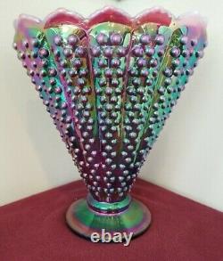 Rare Grand Fenton Vintage Art Verre Plum Purple Opalescent Ventilateur D'hobnail Vase