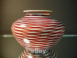 Rare Orient & Flume Burgundy Marbrie Vase Avec L'intérieur Vert Scott Beyers C 1978