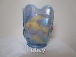 Rareté Fenton Bleu Opalescent Vase Poisson Koi Peint à la Main Signé Étiquette USA XLNT