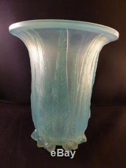 René Lalique 1925 C R. Lalique Vase Eucalyptus Opalescent Avec Turquoise Patina