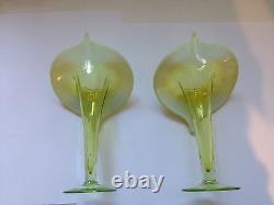 Superbe paire de vases en verre opalescent Jack-in-the-Pulpit de style Art Nouveau