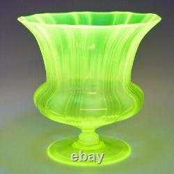 Superbe vase en opaline de paille de John Walsh, vers 1900