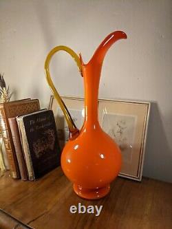Superbes Années 1960 À Mi-century Empoli Amberina Two Tone Opaline Art Glass Jug Vase