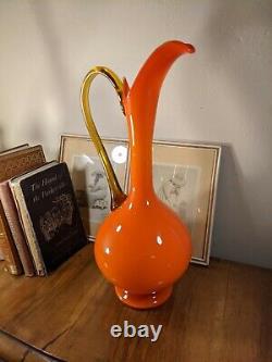Superbes Années 1960 À Mi-century Empoli Amberina Two Tone Opaline Art Glass Jug Vase