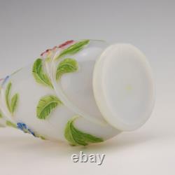 Un Vase Opalescente Baccarat C1860