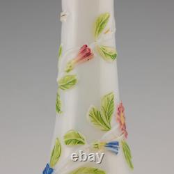 Un Vase Opalescente Baccarat C1860