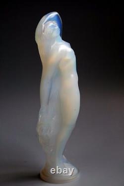 Une figure en silhouette en verre opalescent Sabino Art Déco