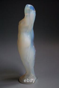 Une figure en silhouette en verre opalescent Sabino Art Déco
