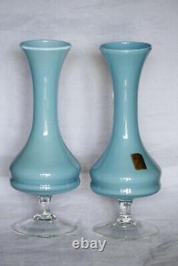 Une paire de vases d'opaline bleue italienne vintage base claire 23cm 9in Opalino