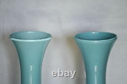 Une paire de vases opaline bleu italien vintage avec base transparente 23cm 9in Opalino