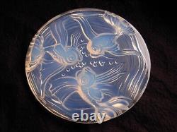 VERLYS, SOUS-VERRE EN VERRE OPALISSCENT ART DÉCO FRANÇAIS, POISSON, SIGNÉ, ANNÉES 1930