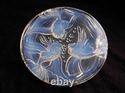VERLYS, SOUS-VERRE EN VERRE OPALISSCENT ART DÉCO FRANÇAIS, POISSON, SIGNÉ, ANNÉES 1930