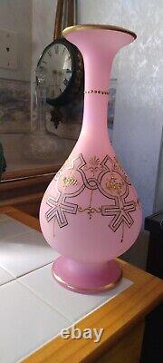 Vase Baccarat opaline rose français de 11 pouces, vers 1900.