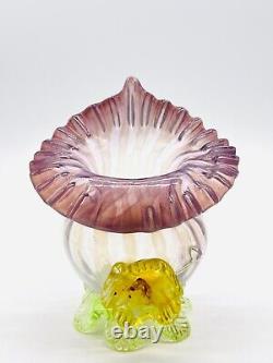 Vase De Verre Victorien Jack Dans La Bande Opalescent Pulpit Uranium Appliqué Floral