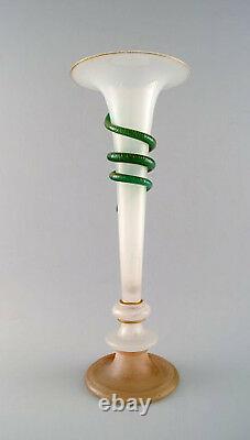 Vase En Verre Art Nouveau Opaline Avec Serpent Vert