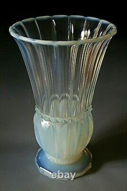 Vase En Verre Opalescent Art Déco Pierre D'avessen