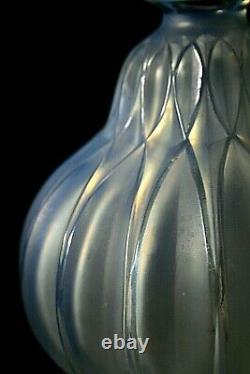 Vase En Verre Opalescent De Sabino Art Déco