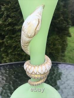 Vase En Verre Opaline Français Antique Victorien Appliqué Serpent 35.5 CM De Haut