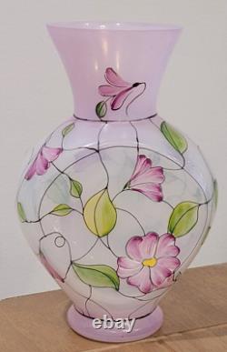 Vase Fenton QVC en verre d'art opalescent français avec des fleurs peintes à la main