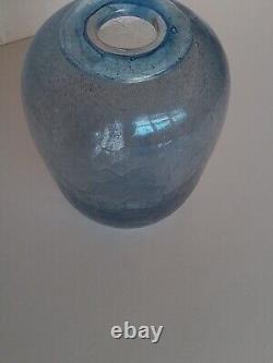 Vase Leon Applebaum, Verre Soufflé, Bleu Lumière Opalescente, Signé 6 1/2 Pouces de Hauteur