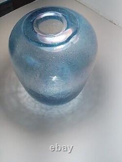 Vase Leon Applebaum, Verre Soufflé, Bleu Lumière Opalescente, Signé 6 1/2 Pouces de Hauteur